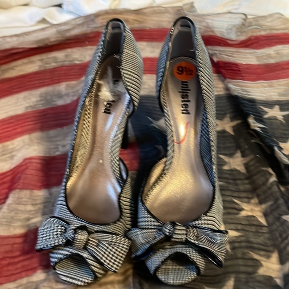 Unlisted shoes - Picture 2 of 9